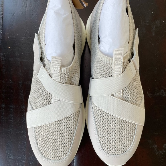 OTBT Vicky in Dove. NWB. So comfortable. - Picture 3 of 11